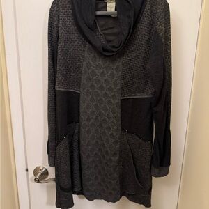 Dolcezza Women's Black and Gray Top